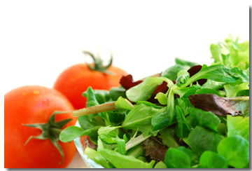 fresh leaf lettuce salad with tomatoes