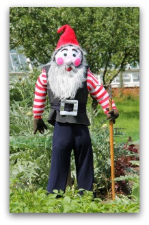 garden pixie scarecrow idea