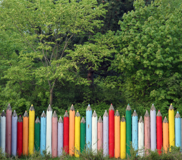 colorful garden fence idea
