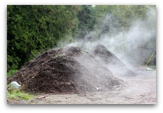 organic fertilizer being made from compost